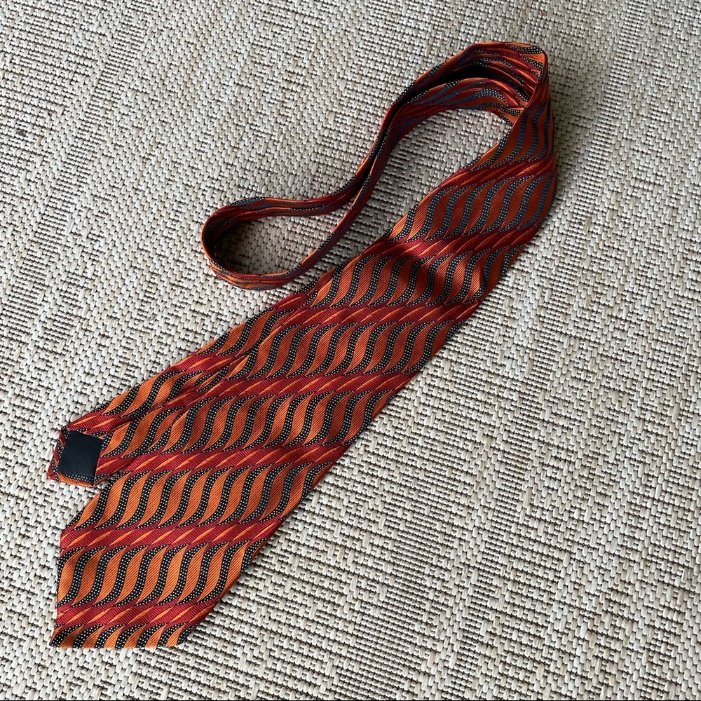 Jhane Barnes Silk Tie Orange/Red/Black Wavy Geometric Pattern
